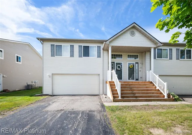 Homes for sale in Grand Blanc, MI | 1108 Lake Park Dr, Grand Blanc, MI 48439 | MLS# 61000785