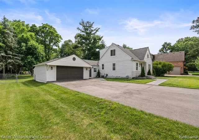 Homes for sale in Shelby Township, MI | 8316 Speedway Dr, Shelby Township, MI 48317 | MLS# 61007260