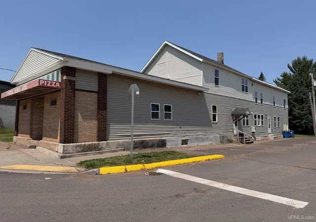 Homes for sale in Ironwood, MI | 400 Silver St, Ironwood, MI 49938 | MLS# 50213336