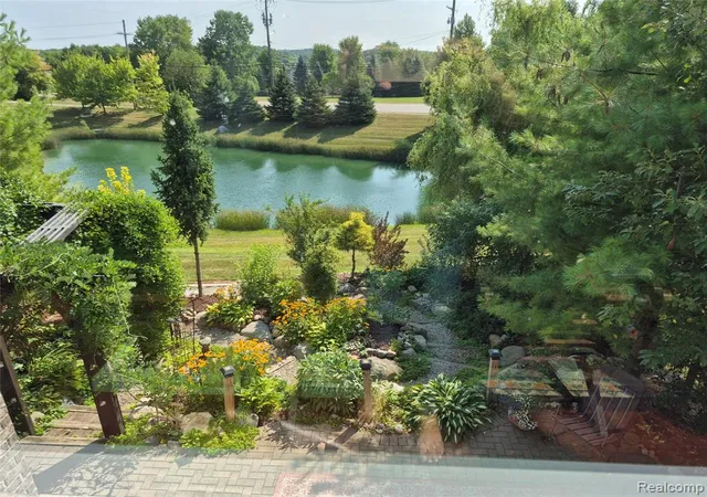 3rd image of 4976 W Stonegate Cir, Lake Orion, MI 48359 | MLS# 61018074