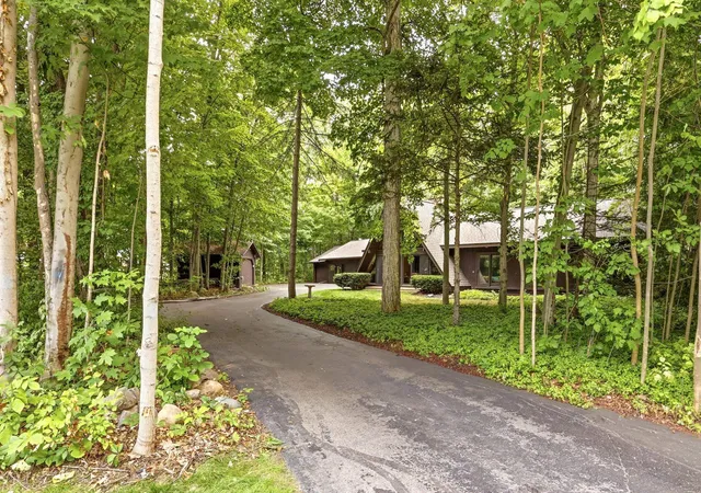 2nd image of 5130 Churchgrove Rd, Frankenmuth, MI 48734 | MLS# 50219438