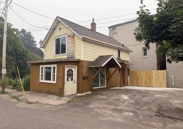 Photo 1 of Single family home for sale at 860 W Franklin St, Hancock, MI 49930 | MLS# 50215409 | Listing updated on 2026-08-06