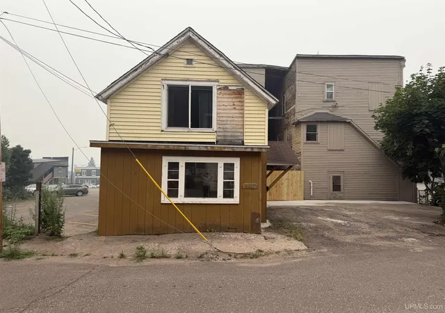 Photo 2 of Single family home for sale at 860 W Franklin St, Hancock, MI 49930 | MLS# 50215409 | Listing updated on 2026-08-06