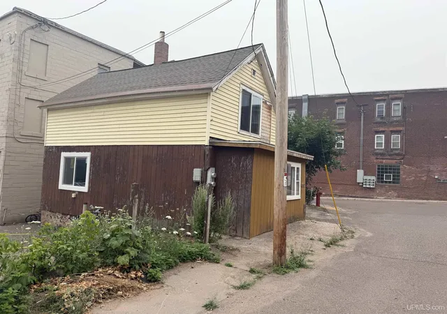 Photo 3 of Single family home for sale at 860 W Franklin St, Hancock, MI 49930 | MLS# 50215409 | Listing updated on 2026-08-06