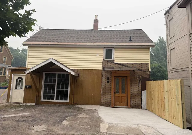 Photo 3 of Single family home for sale at 860 W Franklin St, Hancock, MI 49930 | MLS# 50215409 | Listing updated on 2026-08-06