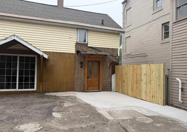 Photo 4 of Single family home for sale at 860 W Franklin St, Hancock, MI 49930 | MLS# 50215409 | Listing updated on 2026-08-06