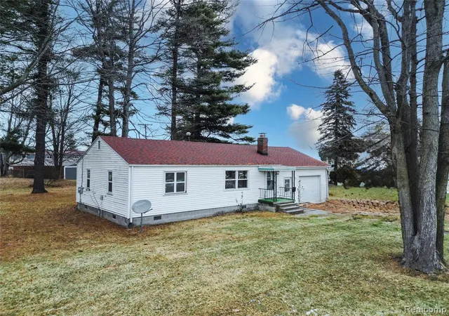 Photo 3 of Single family home for sale at 5602 Lapeer Rd, Kimball, MI 48074 | MLS# 60961698 | Listing updated on 2026-07-13