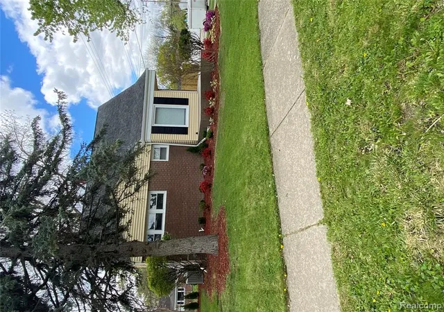 Homes for sale in Harper Woods, MI | 20202 Lancaster St, Harper Woods, MI 48225 | MLS# 60989462