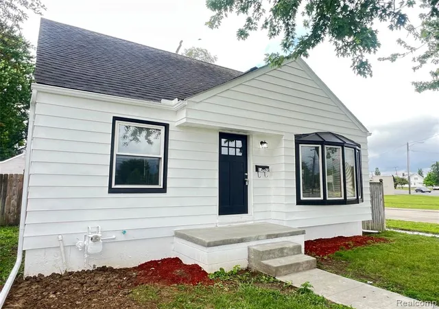 Homes for sale in Southgate, MI | 14593 Superior St, Southgate, MI 48195 | MLS# 60987309