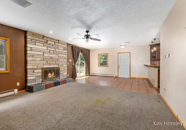Photo 3 of Sale Pending at 1085 4 Mile Rd, Grand Rapids, MI 49525 | MLS# 70553063 | Listing updated on 2026-09-03