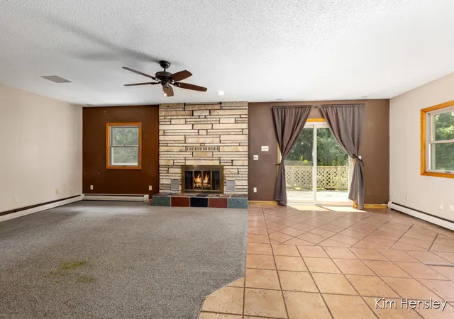Photo 4 of Sale Pending at 1085 4 Mile Rd, Grand Rapids, MI 49525 | MLS# 70553063 | Listing updated on 2026-09-03