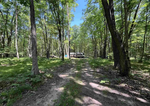 2nd image of 1031 Spuce Hill Dr, Farwell, MI 48622 | MLS# 50214647