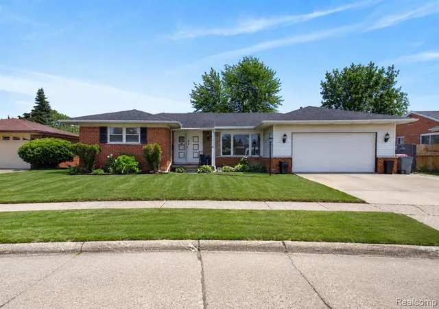Homes for sale in Fraser, MI | 31822 Slumber Ln, Fraser, MI 48026 | MLS# 61000919
