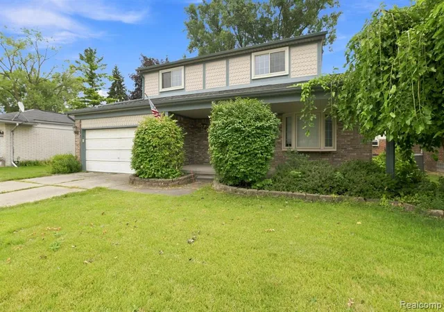 Photo 2 of Single family home for sale at 18238 Red Oaks Dr, Macomb, MI 48044 2777 | MLS# 60999452 | Listing updated on 2026-09-01