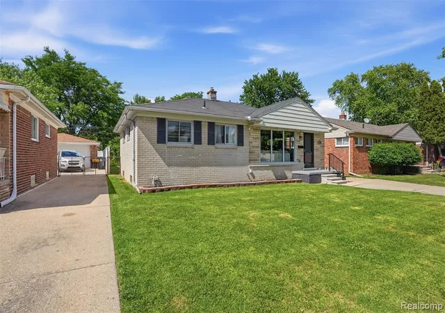 Homes for sale in Roseville, MI | 18301 Marquette St, Roseville, MI 48066 | MLS# 61003038