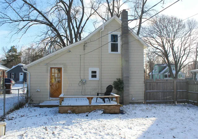 3rd image of 918 Wayne St, Jackson, MI 49202 | MLS# 70445709
