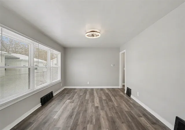 3rd image of 936 Dwight Ave, Kalamazoo, MI 49048 | MLS# 70515300