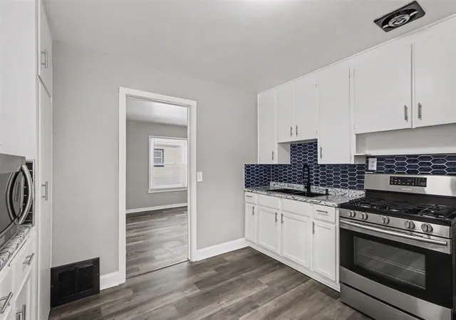 5th image of 936 Dwight Ave, Kalamazoo, MI 49048 | MLS# 70515300