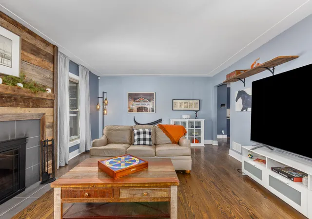 Photo 4 of Sale Pending at 1407 Edgewood Ave, Grand Rapids, MI 49506 | MLS# 70512400 | Listing updated on 2026-02-24