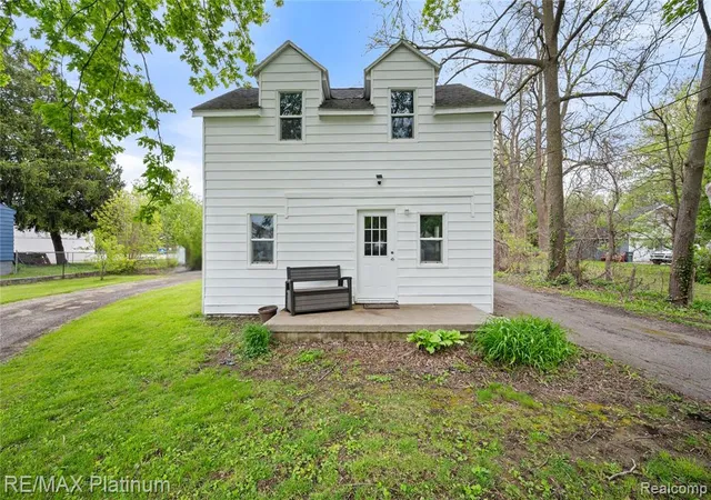 Homes for sale in Burton, MI | 6116 Lapeer Rd, Burton, MI 48509 | MLS# 60994163
