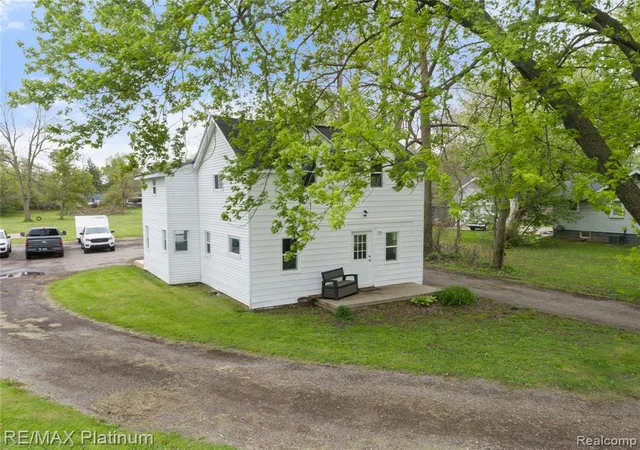 Homes for sale in Burton, MI | 6116 Lapeer Rd, Burton, MI 48509 | MLS# 60994163