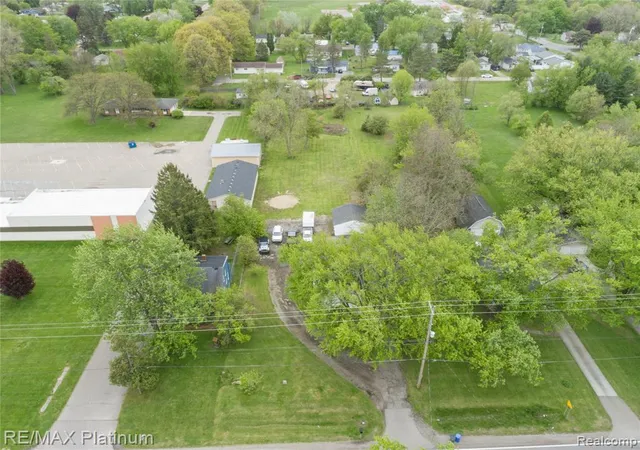 Homes for sale in Burton, MI | 6116 Lapeer Rd, Burton, MI 48509 | MLS# 60994163