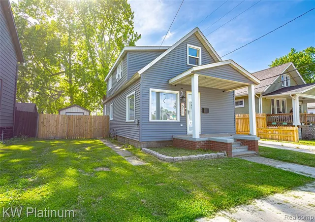 Homes for sale in Port Huron, MI | 511 13th St, Port Huron, MI 48060 | MLS# 61000326