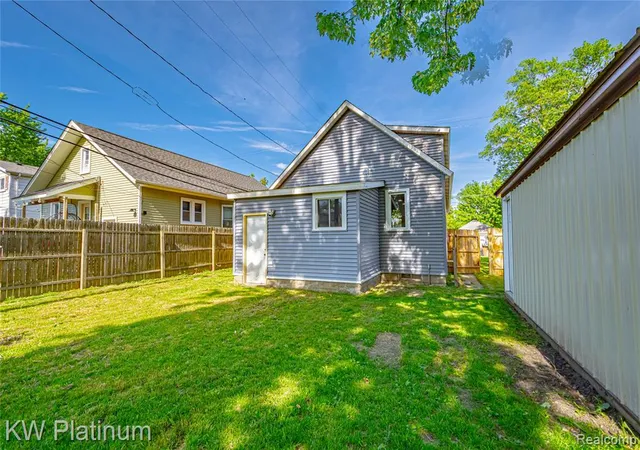 Homes for sale in Port Huron, MI | 511 13Th St, Port Huron, MI 48060 | MLS# 61000326