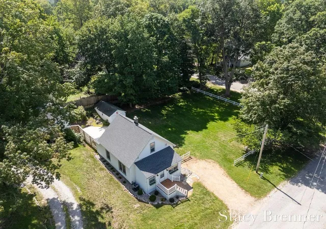 Photo 4 of Sale Pending at 308 4Th St, Allegan, MI 49010 | MLS# 70554995 | Listing updated on 2026-09-03