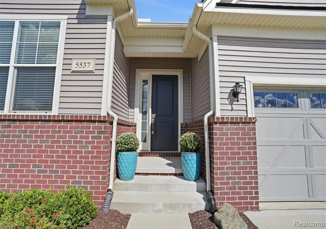 4th image of 5537 Helmsdale Blvd, West Bloomfield, MI 48322 | MLS# 61023010