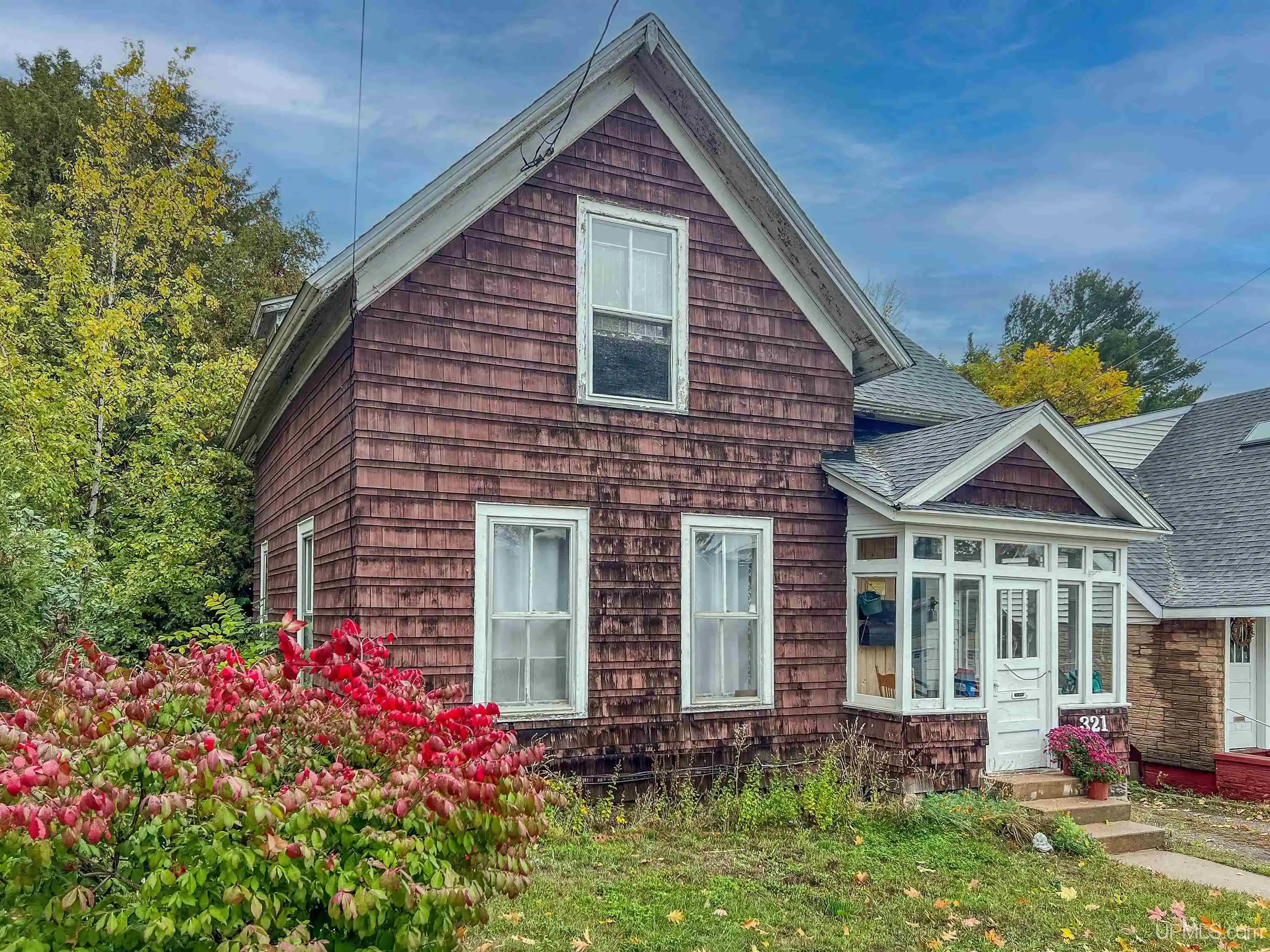 Photo 1 of Multi family home for sale at 321 E Michigan St, Marquette, MI 49855 | MLS# 50199146 | Listing updated on 2026-10-19