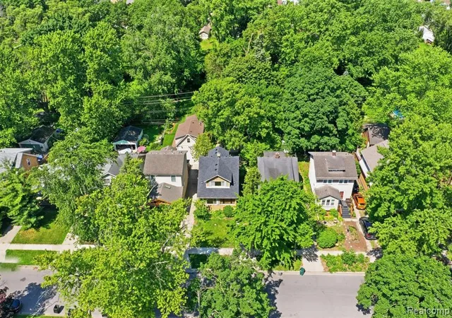 Homes for sale in Ferndale, MI | 715 Laprairie St, Ferndale, MI 48220 | MLS# 61006538