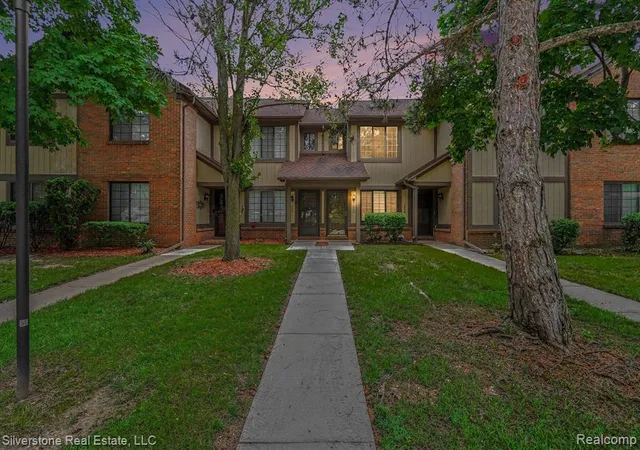 1st image of 1502 Meadow Side Dr, Rochester Hills, MI 48307 | MLS# 61010110