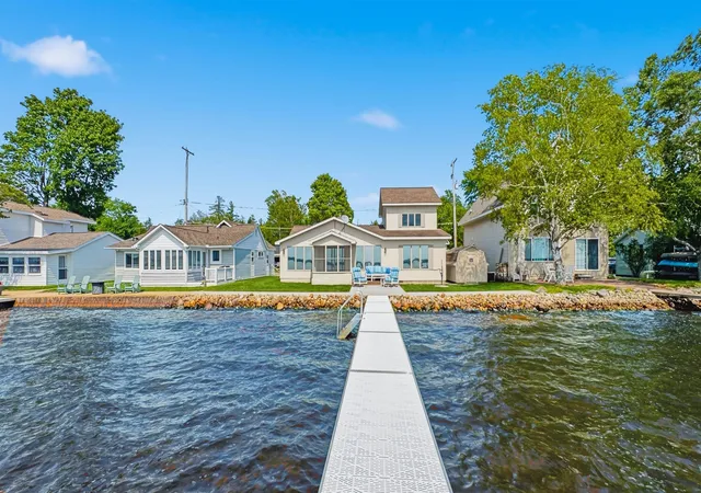 Homes for sale in Cadillac, MI | 1027 E Lake Mitchell Dr, Cadillac, MI 49601 | MLS# 80070914