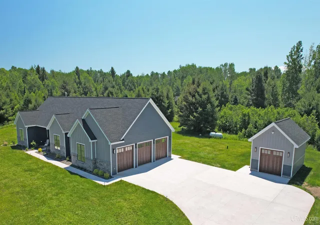 Homes for sale in Chassell, MI | 46647 Golf Dr, Chassell, MI 49916 | MLS# 50206732