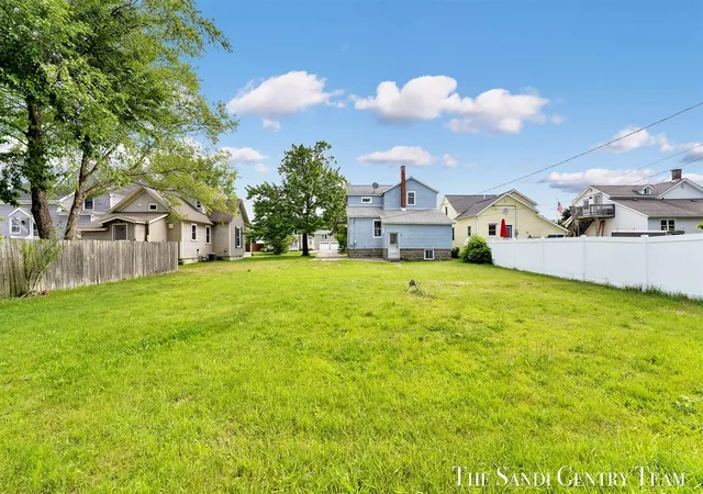 Photo 1 of Single family home for sale at 317 Elliott Ave, Grand Haven, MI 49417 | MLS# 70505500 | Listing updated on 2026-08-28