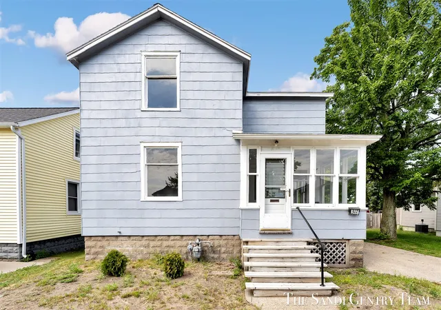 Photo 2 of Single family home for sale at 317 Elliott Ave, Grand Haven, MI 49417 | MLS# 70505500 | Listing updated on 2026-08-28