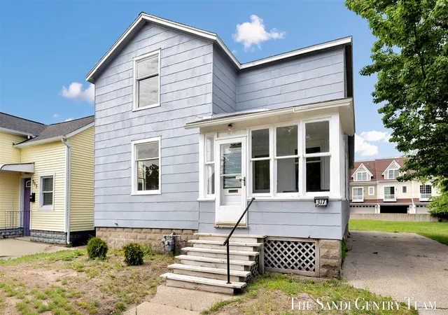 Photo 3 of Single family home for sale at 317 Elliott Ave, Grand Haven, MI 49417 | MLS# 70505500 | Listing updated on 2026-08-28