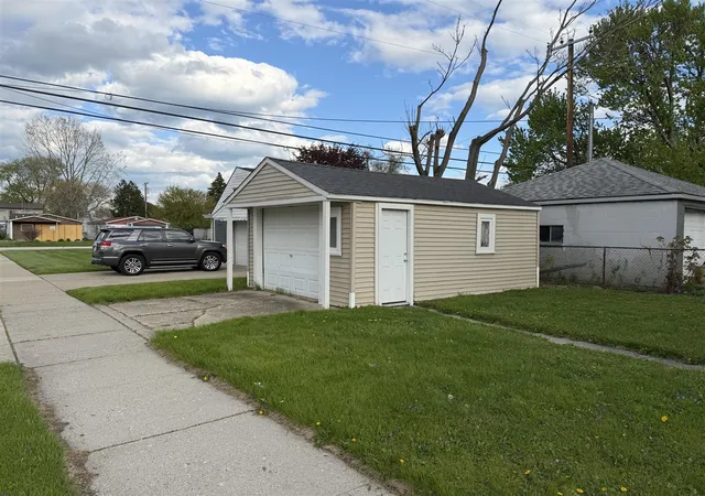 Homes for sale in Eastpointe, MI | 22864 Piper Ave, Eastpointe, MI 48021 | MLS# 70529551