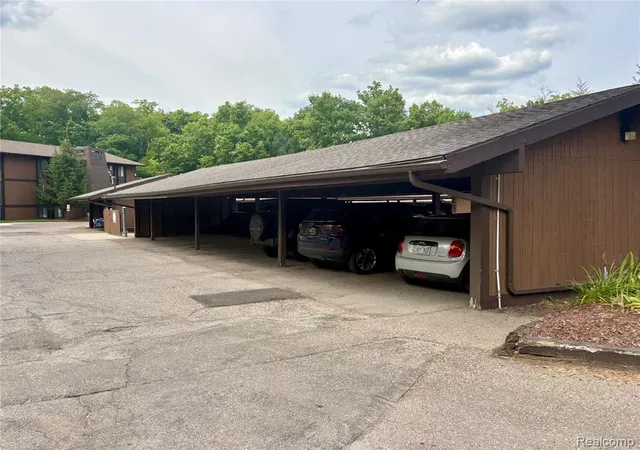 Listing Photo 1 - Condo for sale in building located at 1736 Grv Rd, Ypsilanti, MI 48198 - Unit #102