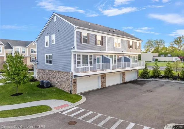 3rd image of 4953 Treeside Ln, Troy, MI 48098 4505 | MLS# 60964764