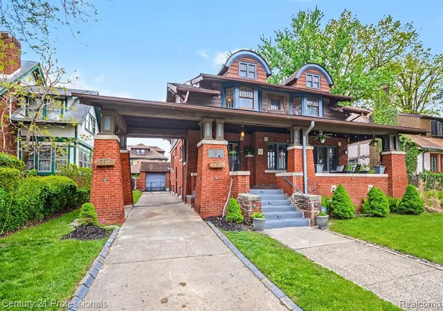 Homes for sale in Highland Park, MI | 33 Moss St, Highland Park, MI 48203 3750 | MLS# 60996632