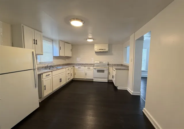 Listing Photo 5 - Condo for sale in building located at 112 Gold Ave, Grand Rapids, MI 49504