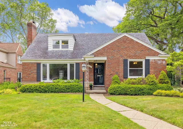 Homes for sale in Grosse Pointe Woods, MI | 581 Hampton Rd, Grosse Pointe Woods, MI 48236 | MLS# 50213467