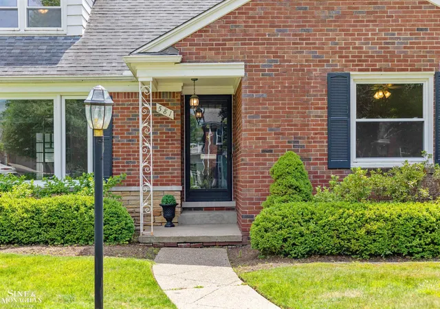 Homes for sale in Grosse Pointe Woods, MI | 581 Hampton Rd, Grosse Pointe Woods, MI 48236 | MLS# 50213467
