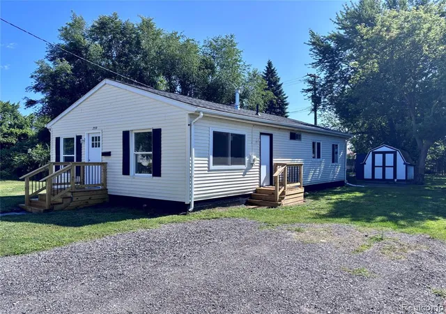 24th image of 2950 28th St, Port Huron, MI 48060 | MLS# 61015283