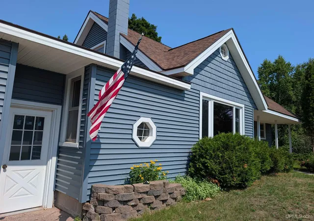 Photo 2 of Single family home for sale at 847 Silver Crk Rd, Marquette, MI 49855 | MLS# 50216567 | Listing updated on 2026-08-28