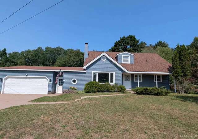 Photo 3 of Single family home for sale at 847 Silver Crk Rd, Marquette, MI 49855 | MLS# 50216567 | Listing updated on 2026-08-28