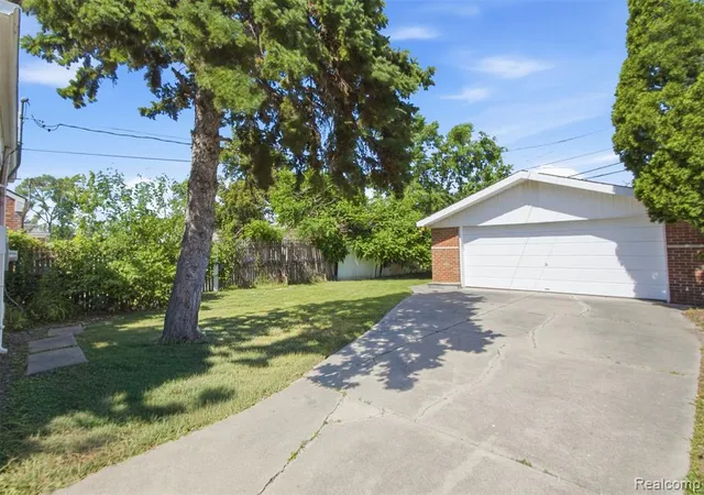Homes for sale in Eastpointe, MI | 22764 Courtland Ave, Eastpointe, MI 48021 | MLS# 61002956