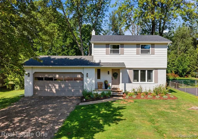 Photo 1 of Single family home for sale at 3346 Hope Lake Dr, Brighton, MI 48114 8645 | MLS# 61025588 | Listing updated on 2026-08-31